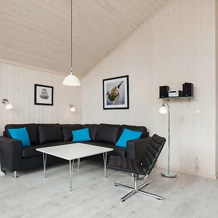 6 Person In * Großenbrode