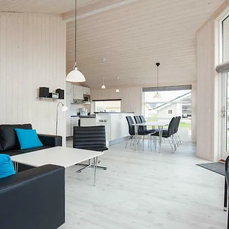 6 Person In Großenbrode